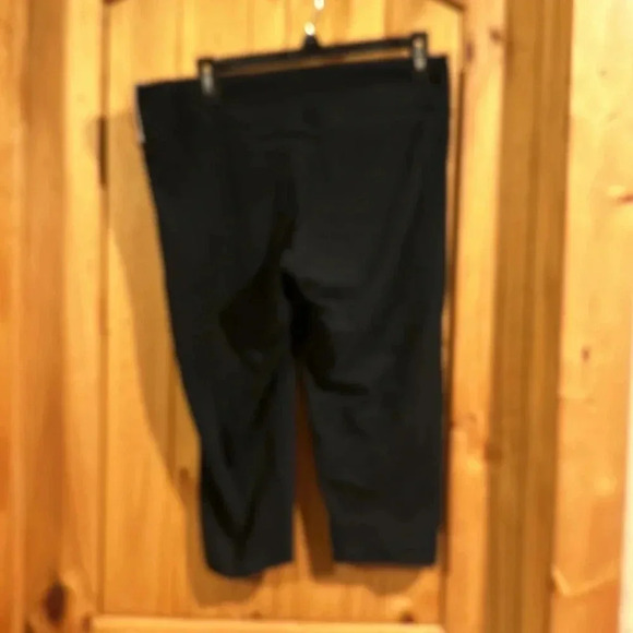 Pink Victoria Secret Black and White yoga capris leggings  Size Large - Picture 4 of 5